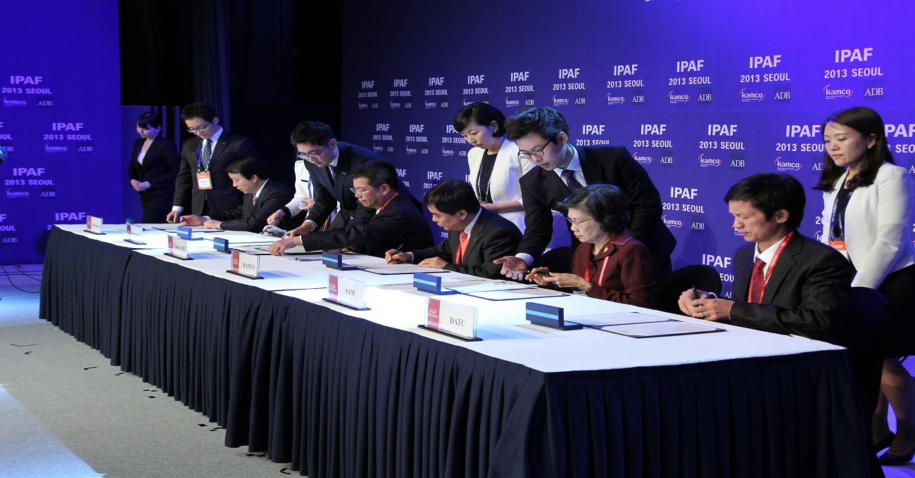 Summit | 1st Summit and Conference, Seoul 2013
